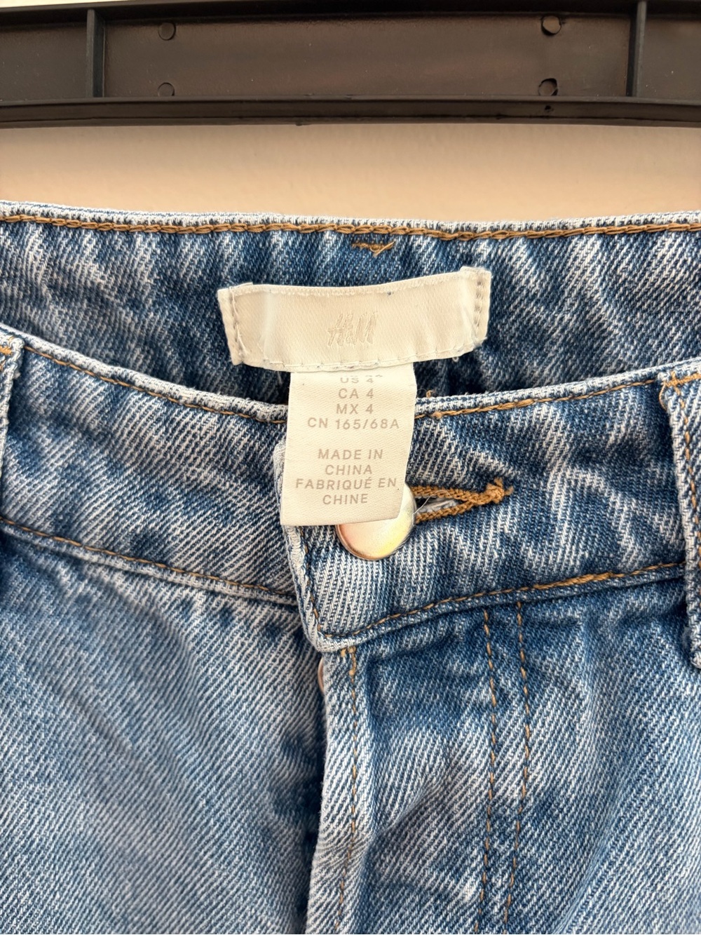 H&M Light Blue Relaxed Fit Women's Jeans - Picture 3 of 4